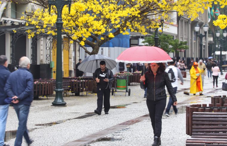Tempestades persistem no Paraná nesta terça, aliviam na quarta e voltam na quinta