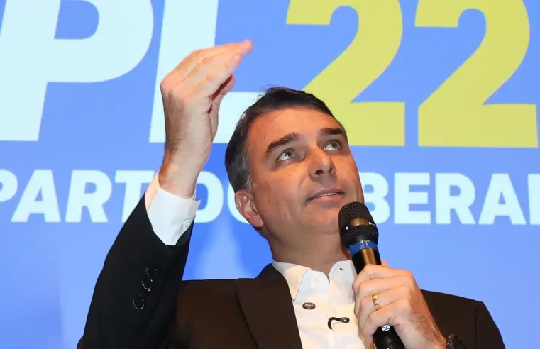 Filho mais velho de Bolsonaro, Flávio disputa a Presidência pelo PL
