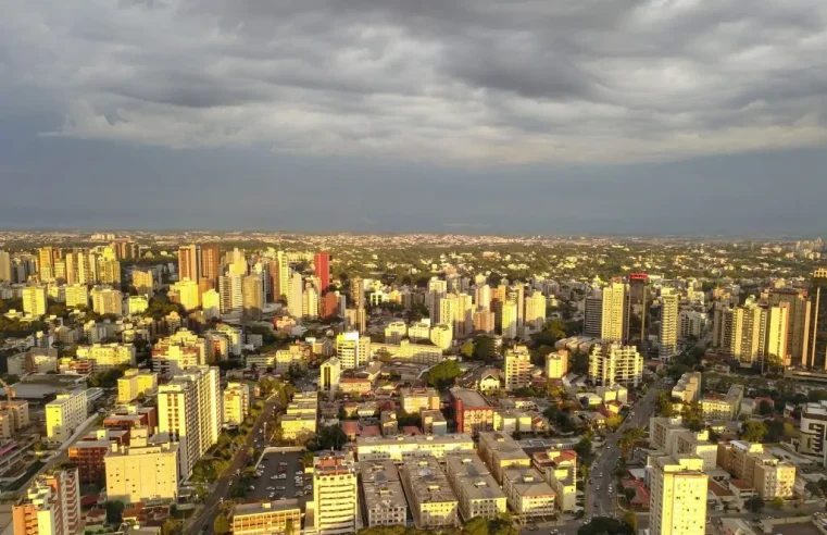 Chuva volta ao Paraná nesta sexta e permanece até terça-feira, prevê Simepar