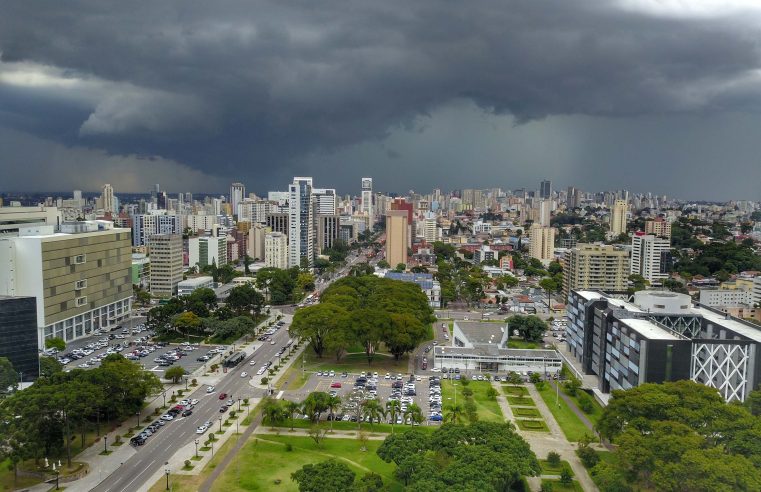 Frentes frias e sistemas de baixa pressão: setembro terá chuvas acima da média no Paraná